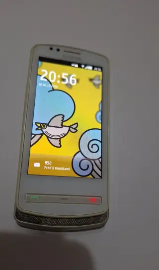 Nokia 700
