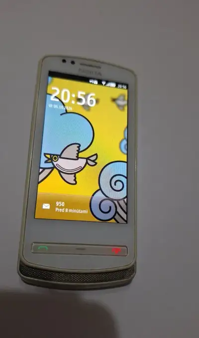 Nokia 700