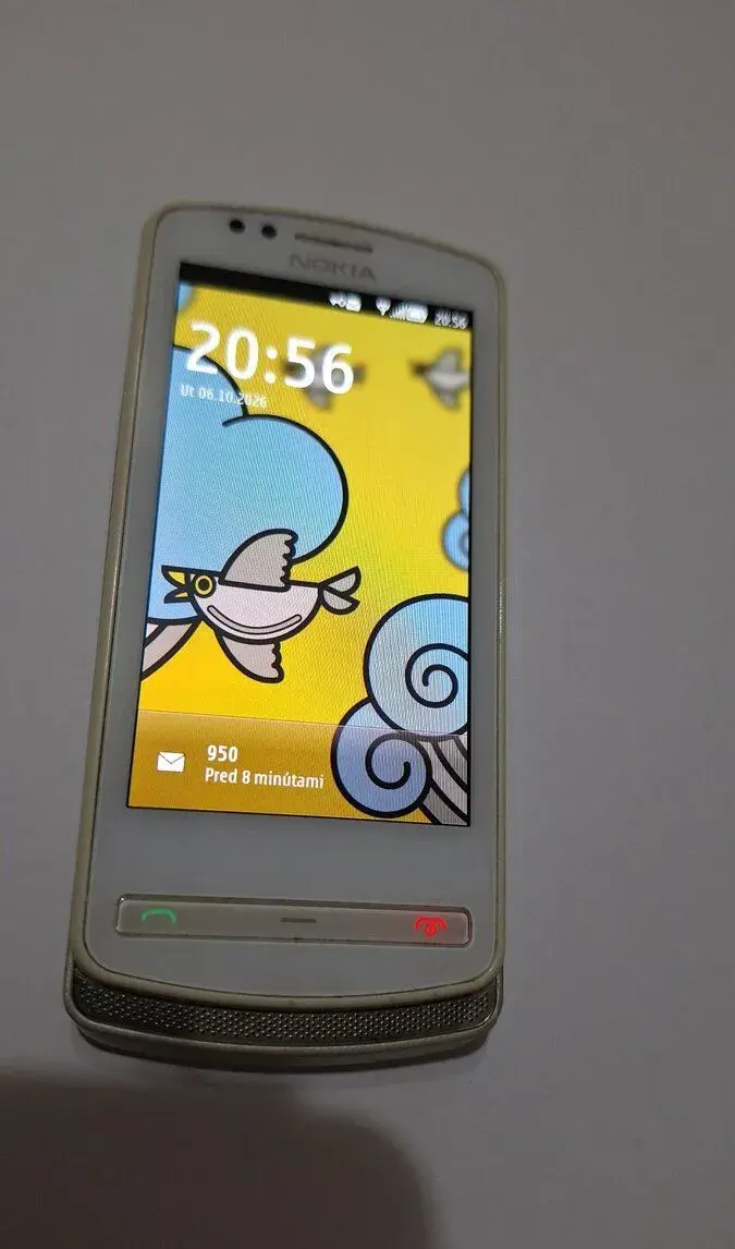 Nokia 700