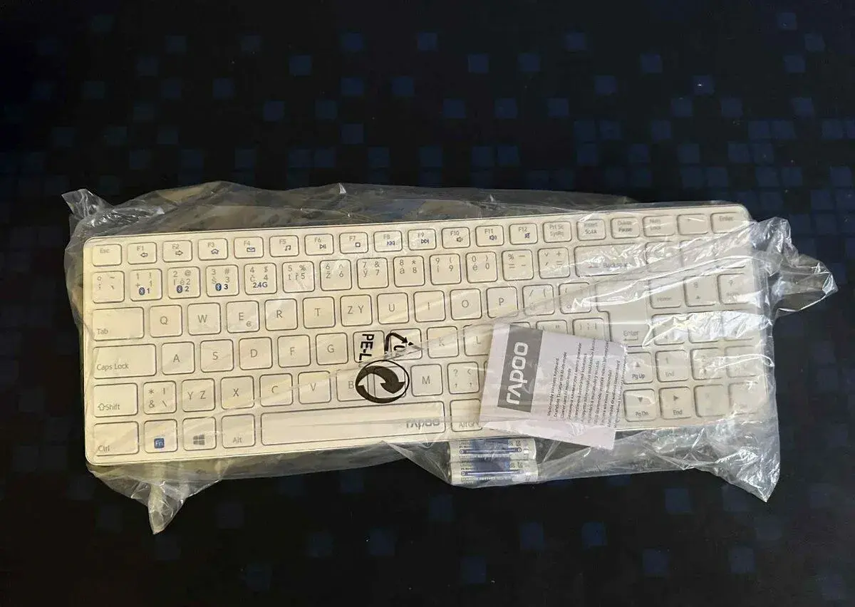 Bezdrôtová klávesnica Rapoo E9100M – úplne nová, len otvoren
