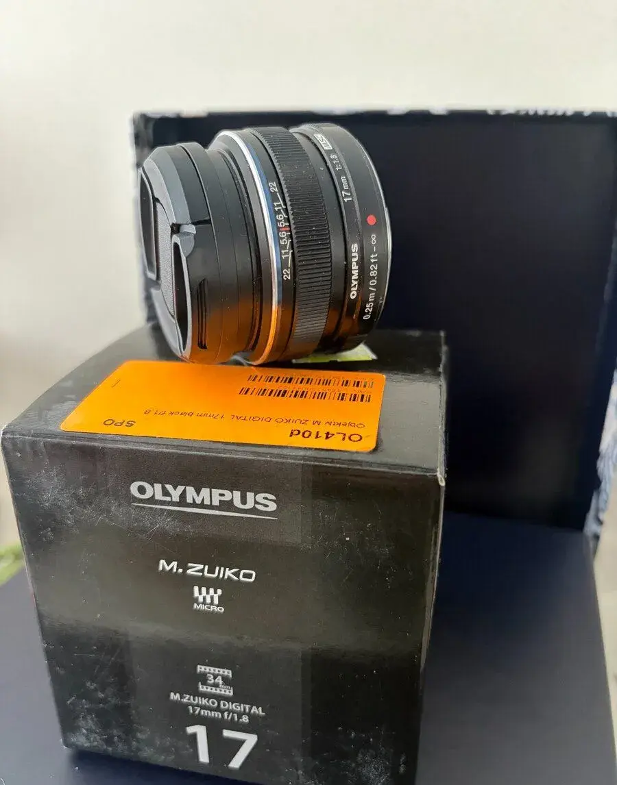 Olympus M.ZUKO DIGITAL 17mm f/1.8 (M4/3)