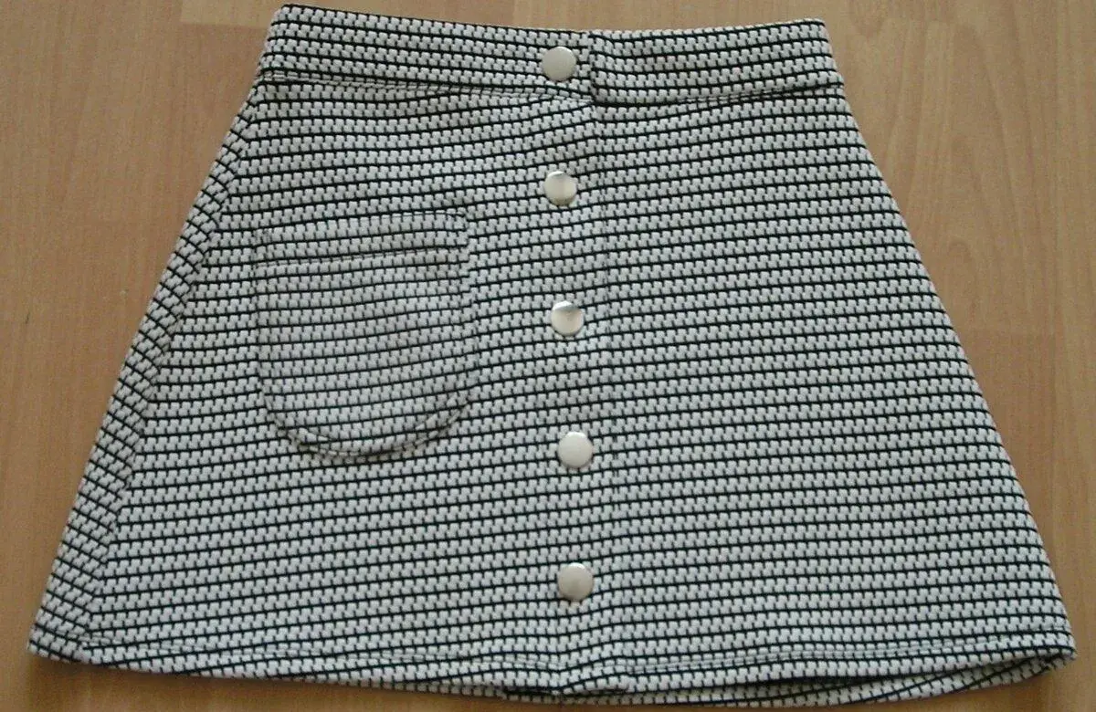 čiernobiela minisukňa, A strih,Pull&Bear,S