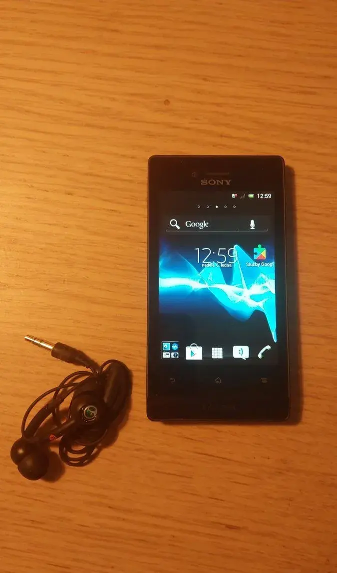 sony xperia st23i + sluchadla