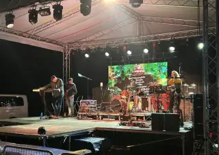 Kompletná LED stena P8 (16 panelov + PC) - plne funkčná