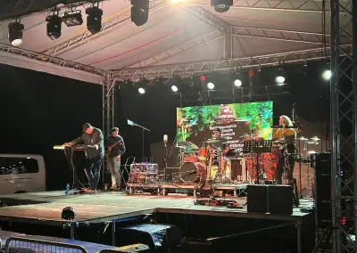 Kompletná LED stena P8 (16 panelov + PC) - plne funkčná