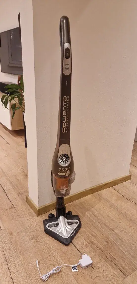 Bezdrotovy aku vysavac Rowenta 25,2V