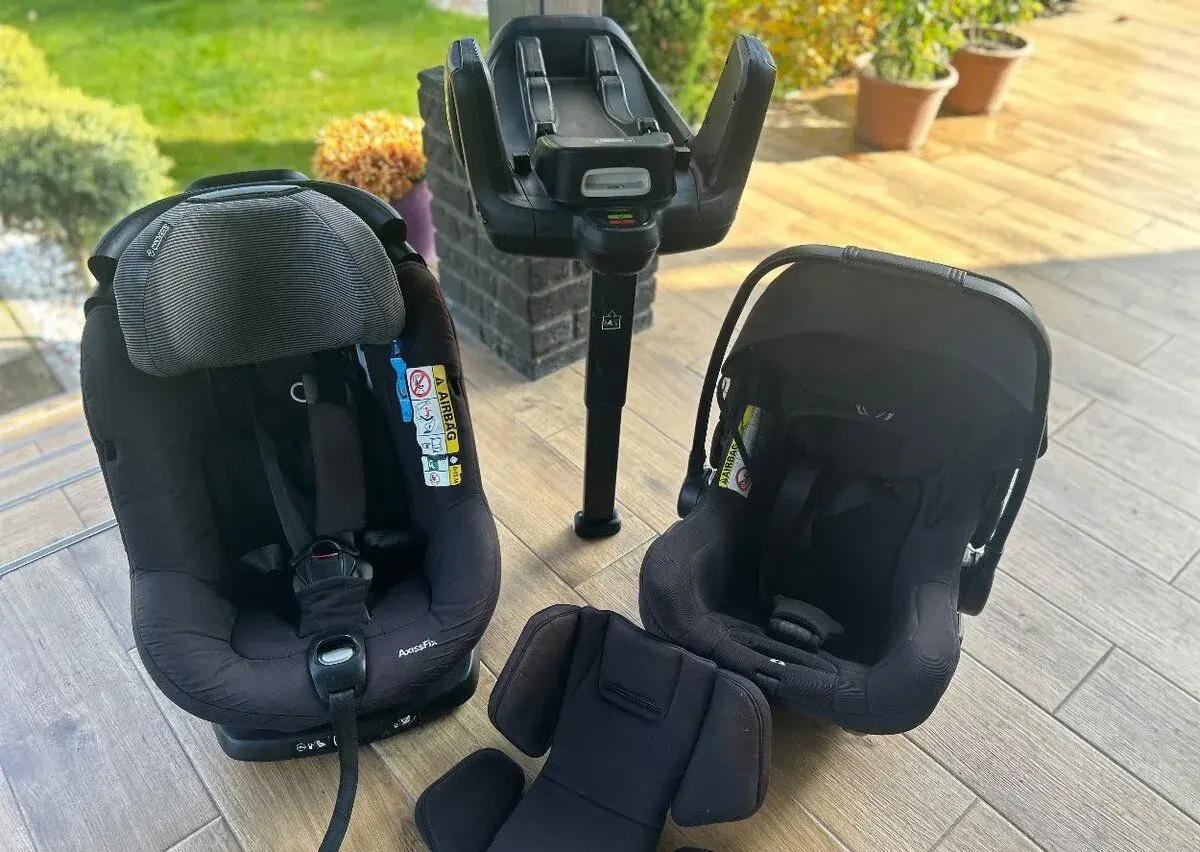 Set Maxi-Cosi: Autosedačka AxissFix, vajíčko Pebble 360 a IS