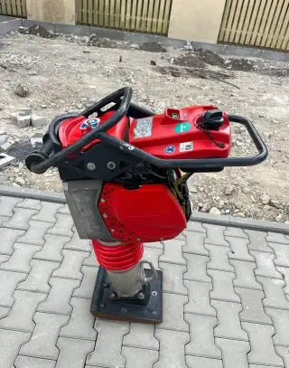 Vibračný pech BOMAG BT 65