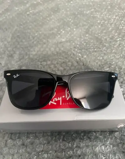 Ray-Ban Black Sunglasses