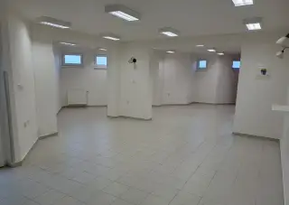 Kancelárske, Obchodné priestory v Trenčianskej Turnej