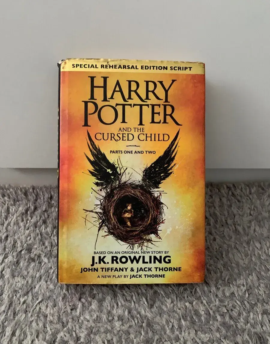 Kniha Harry Potter a cursed child v anglickom jazyku