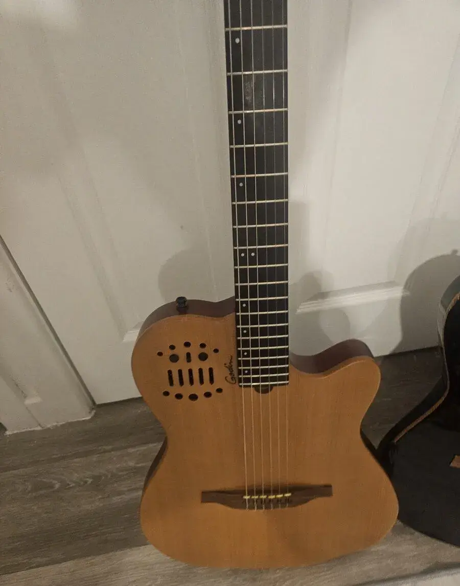 Elektroakustickú gitaru Godin ACS-SA