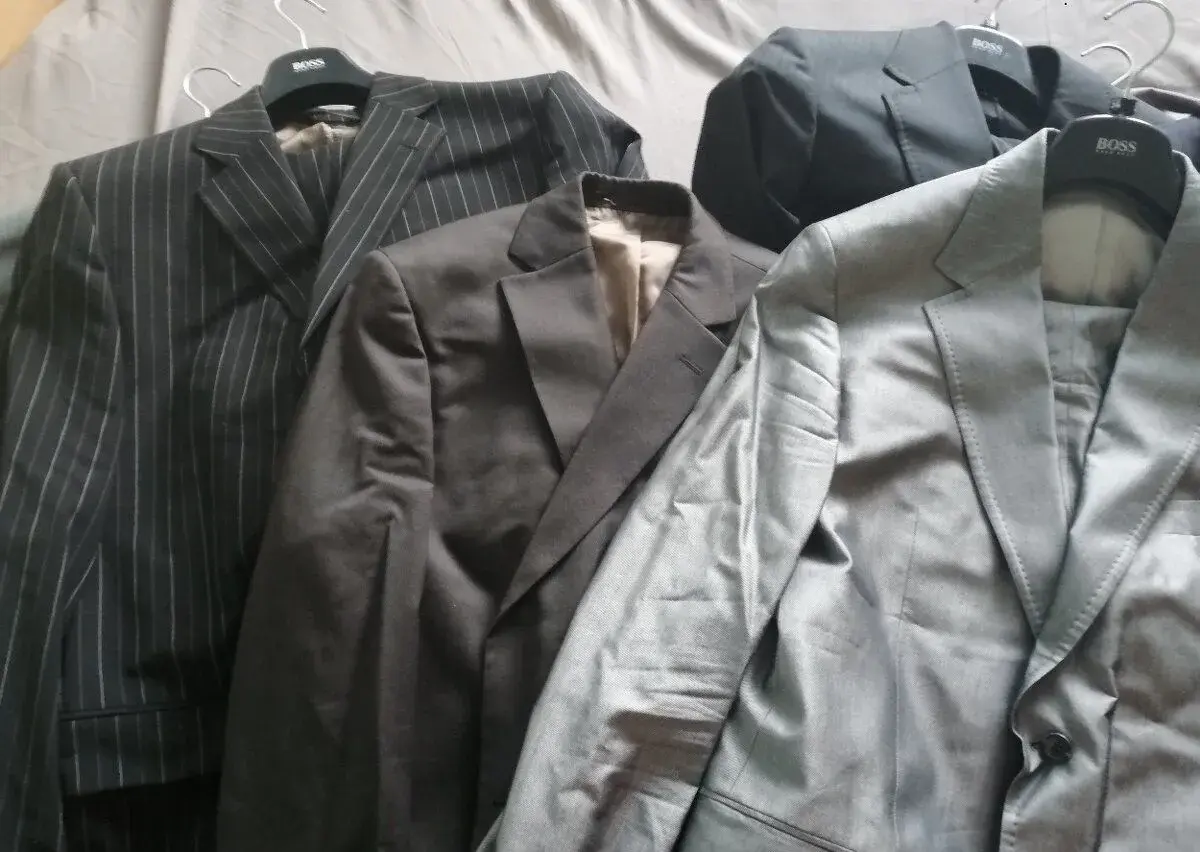 HUGO BOSS original obleky, kosele, kravaty.