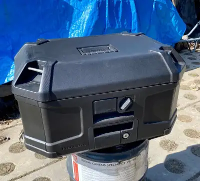 Originálny zadný kufor Honda 50L + nosič