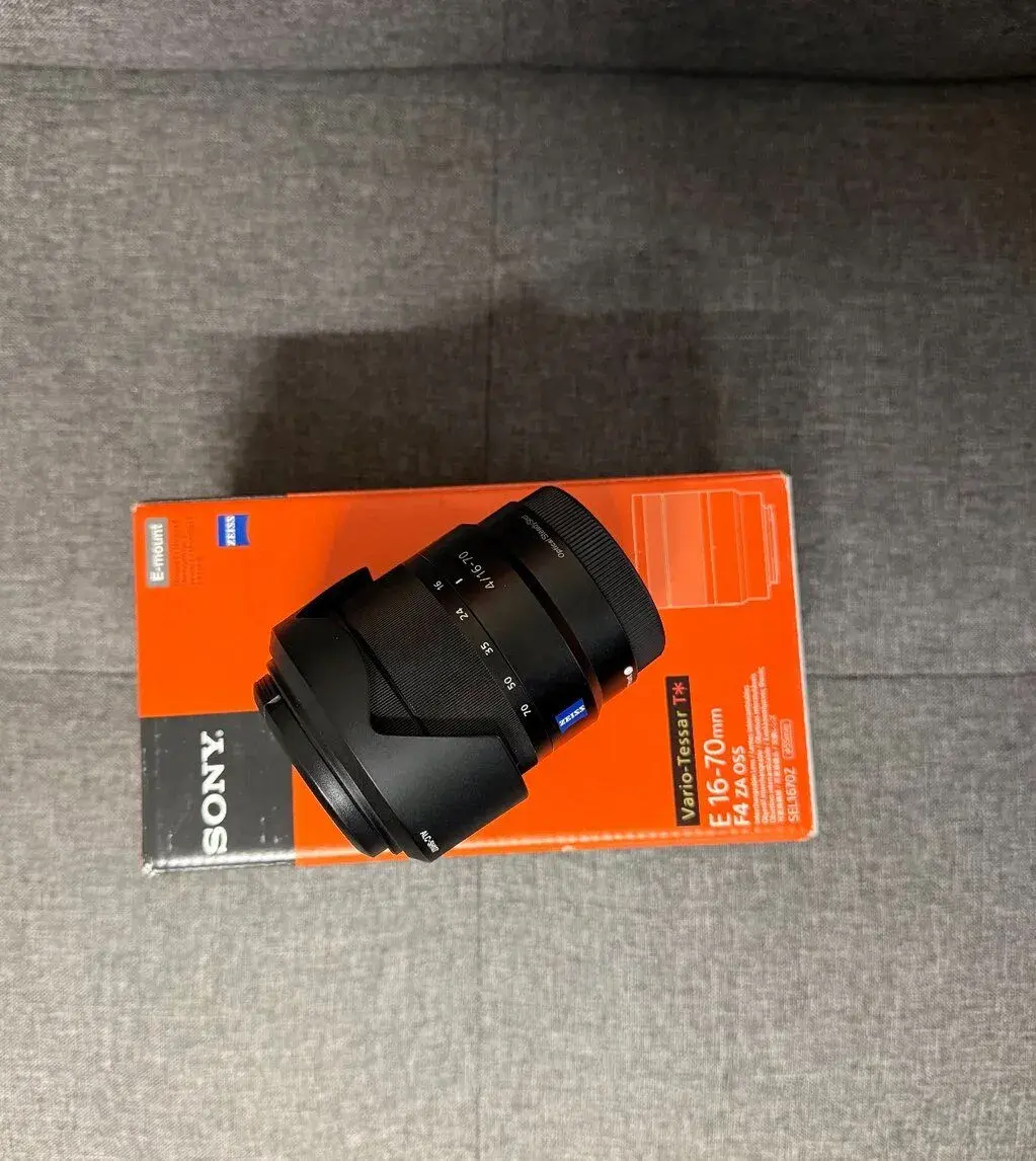 Sony Carl Zeiss Vario-Tessar T 16–70 mm F4 OSS