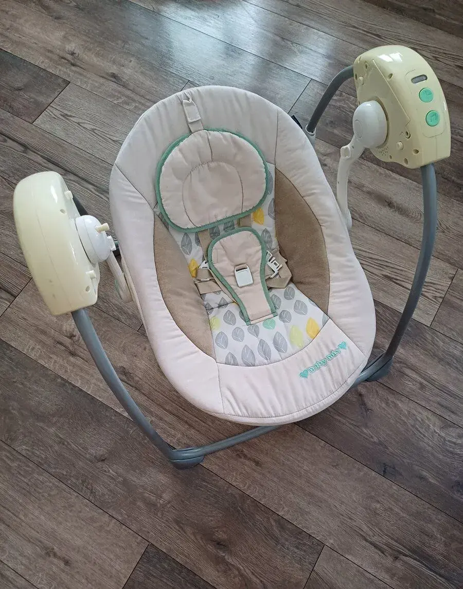 Automatické detské hojdacie kreslo.