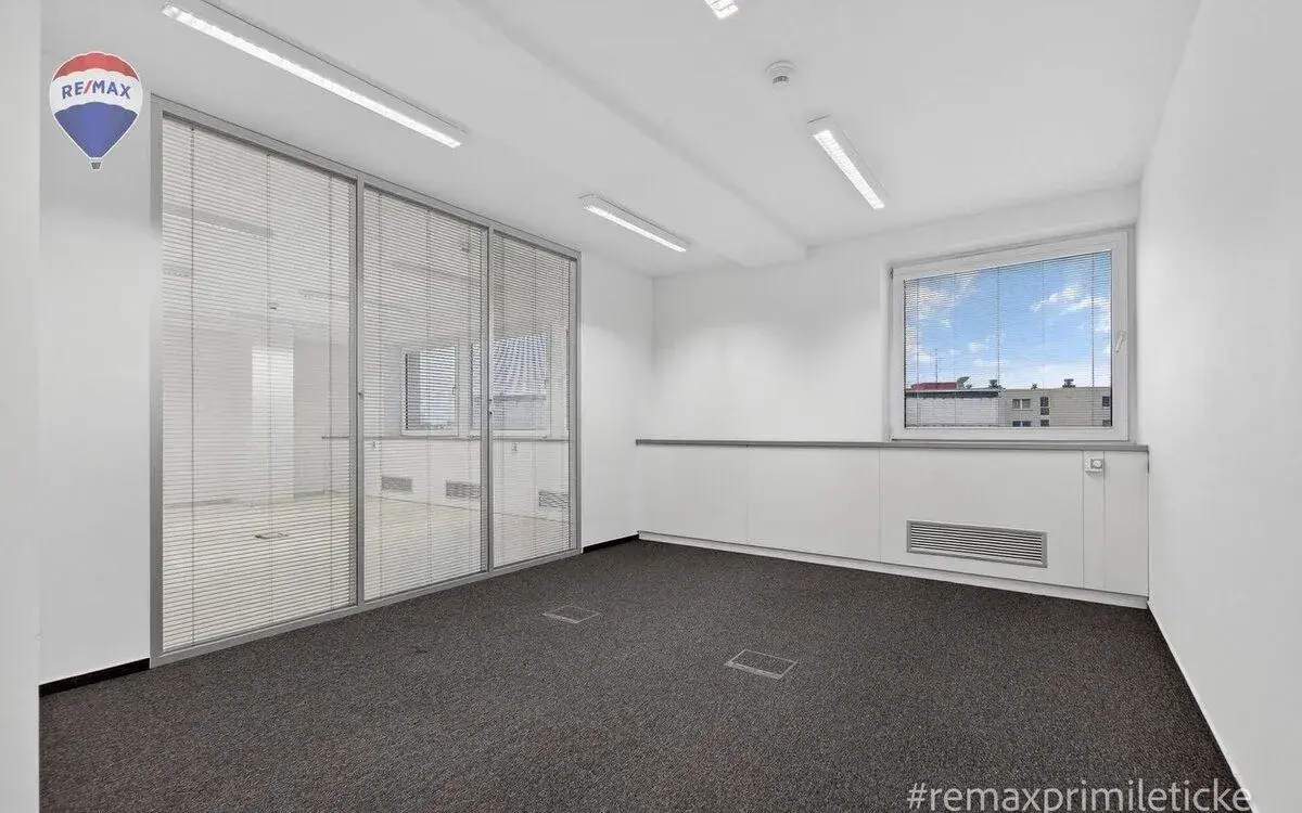 VEĽKÁ KANCELÁRIA S VLASTNOU TERASOU | 214 m² | BBC1 | BRATIS