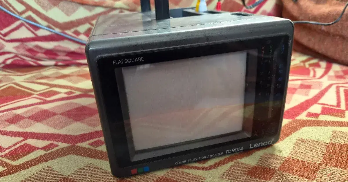 Mini Retro TV Lenco, 12.5cm farebný