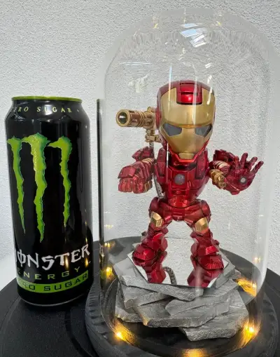 Iron man s podstavcom Led