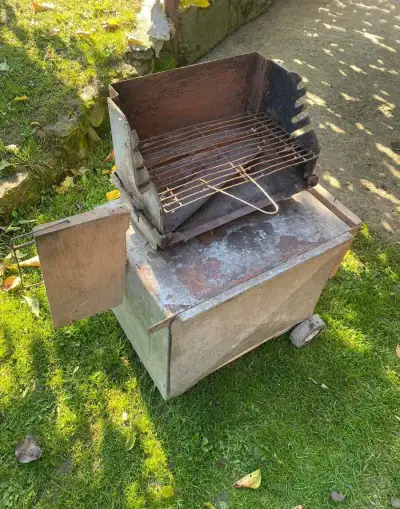 Gril s úložným priestorom