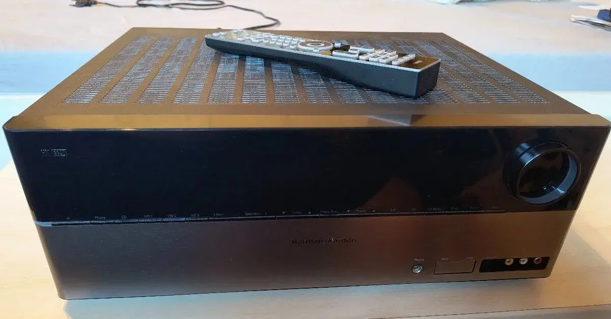 Harman Kardon HK 3390 – Výkonný receiver s Phono vstupom