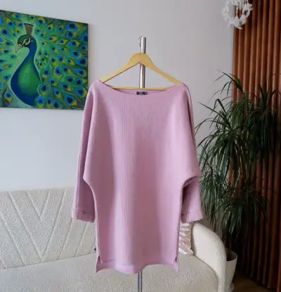 Overzize pletené svetrové šaty na jedno rameno veľ-M