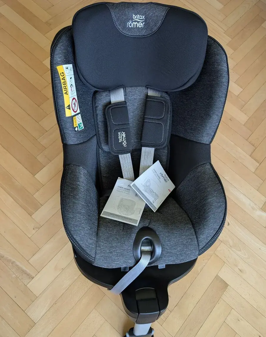 Britax Römer Dualfix 3 i-Size + Flex Base iSense