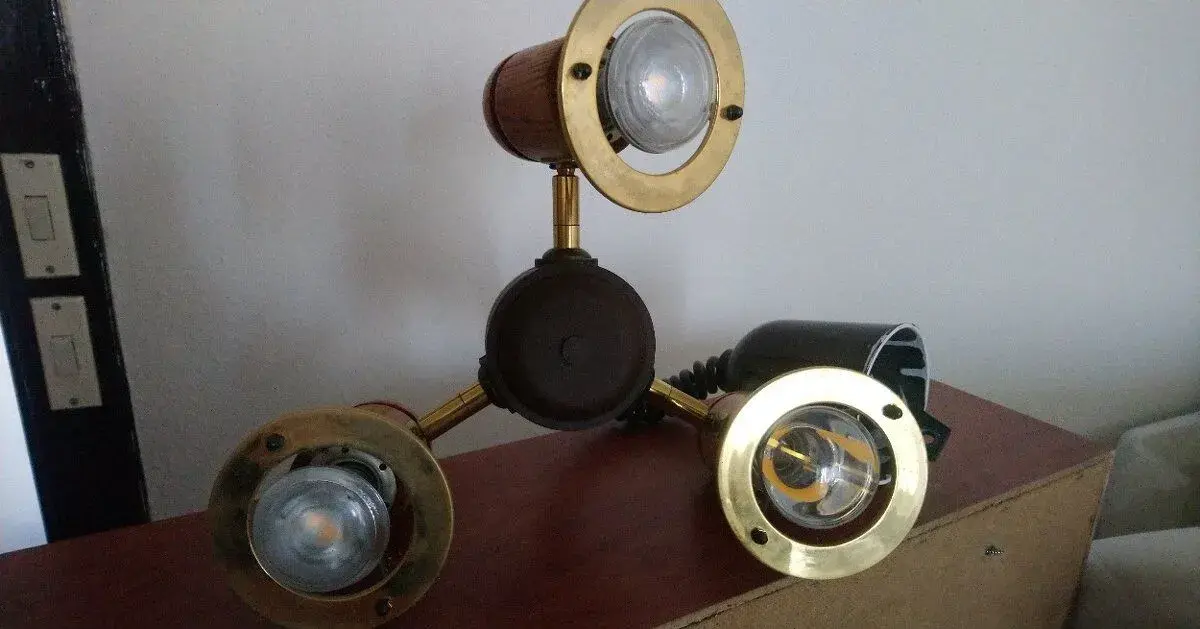 3 bodovú lampu, zachovalá, používaná