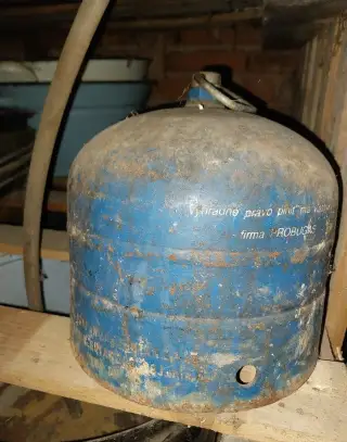 Staršiu, prázdnu 2 kg propán-butánovú fľašu