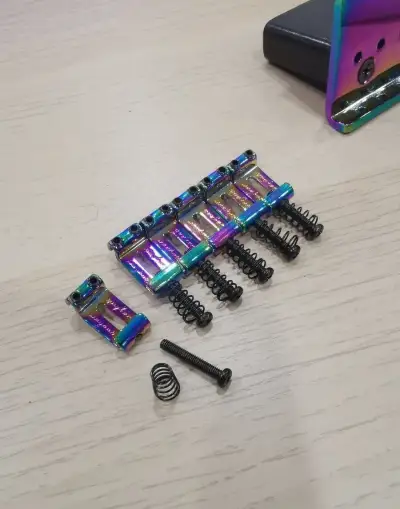 chameleon rainbow mostiky kobylky
