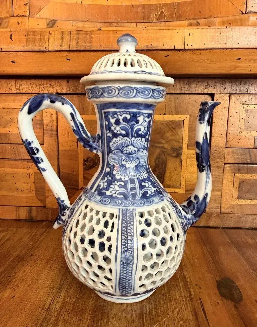Starožitný čínsky porcelánový džbán – Devil’s Work