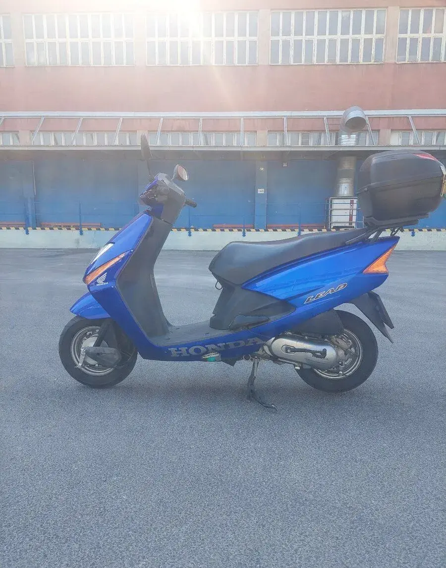 Skúter Honda SCV 100 LEAD