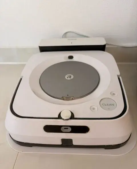 Roboický mopovač