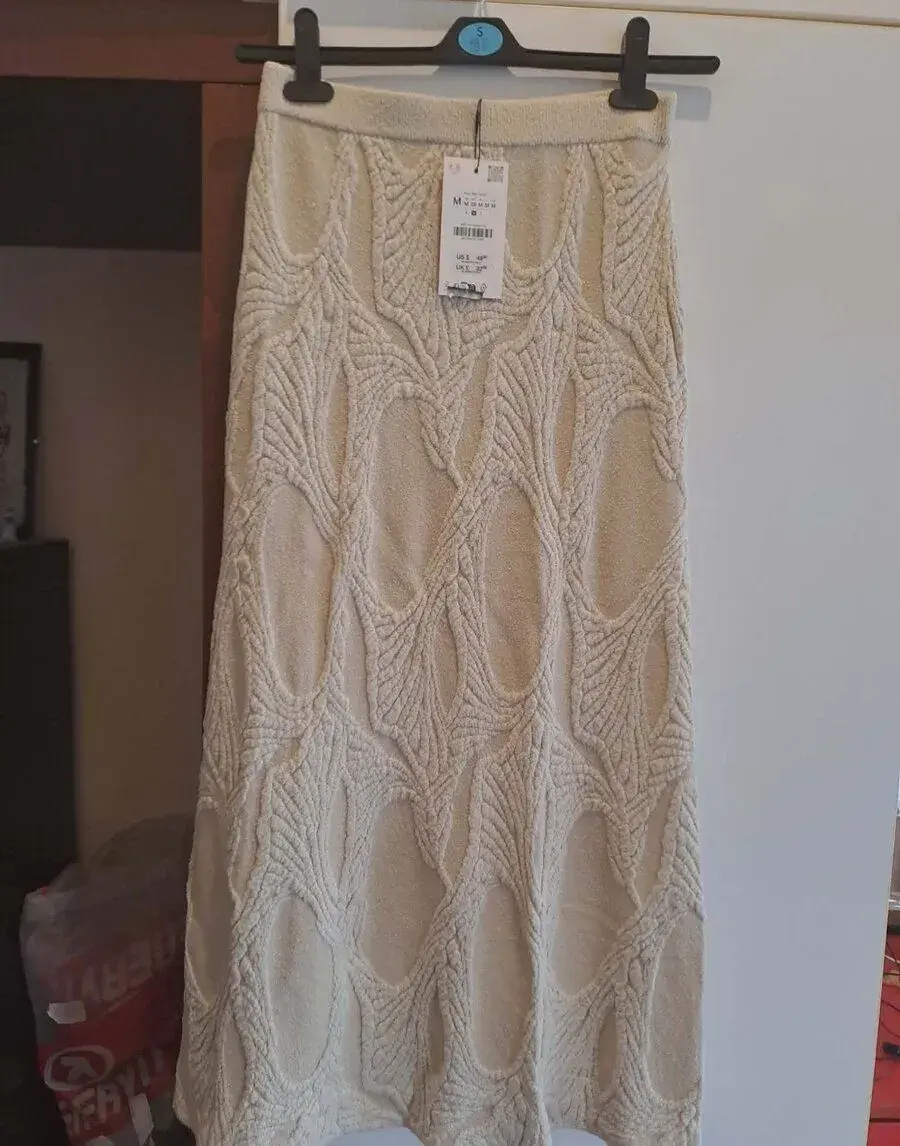 Zara pletená sukňa