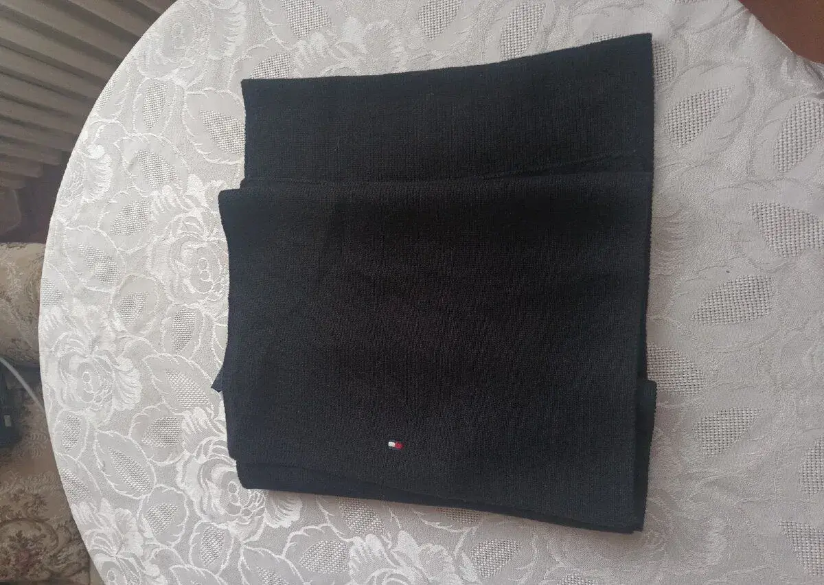 Novy šal Tomy Hilfiger 6€