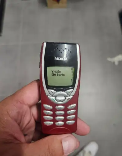 NOKIA 8210