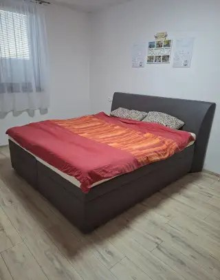 Manželská posteľ