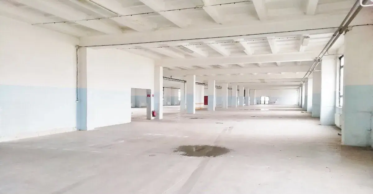 HALA + kancelárie 2.050 m2, pozemok 6120 m2, Vrútky