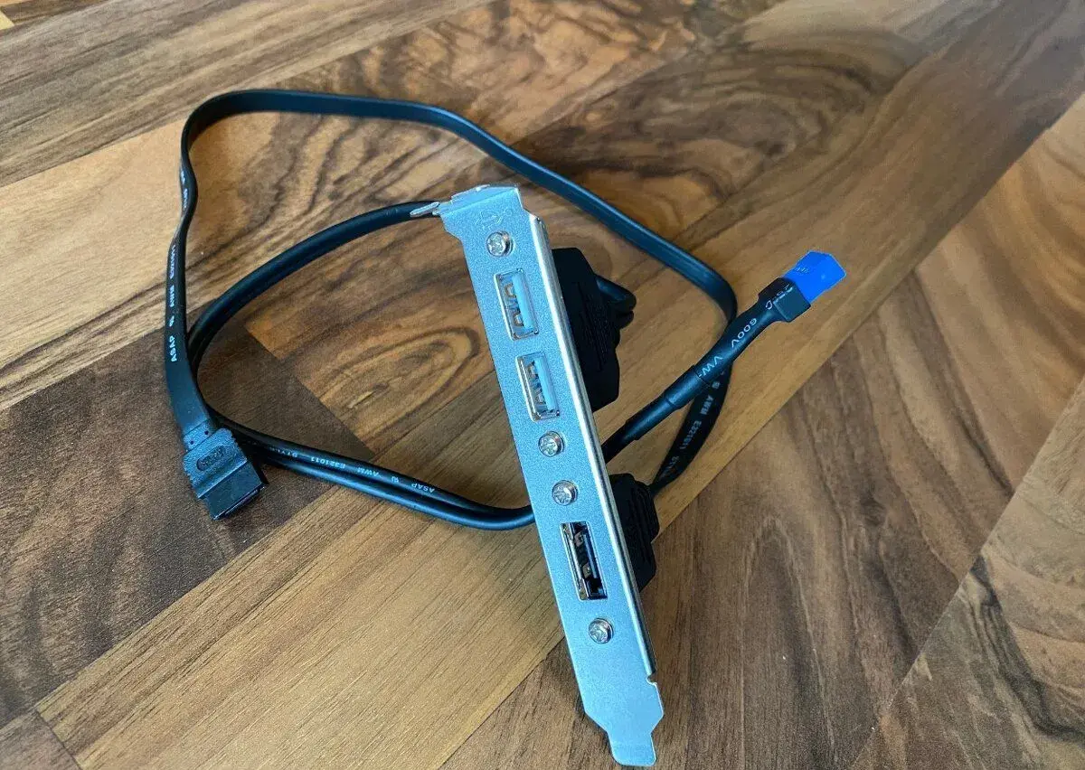 USB, SATA adaptér, kábel, pliešky matičná