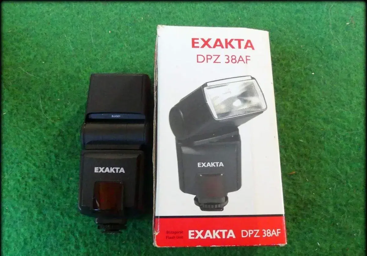 Blesk Exakta DPZ 38AF