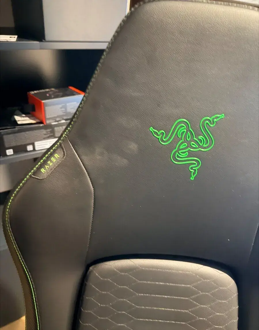 Razer Iskur V2 NewGen - Black / Green s Razer koberčekom