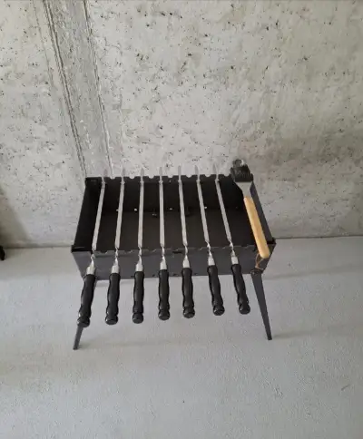 Nový skladací gril na 7 ihiel (hrubý kov) + taška a kefa