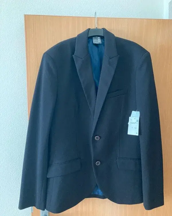 Nenosené sako s visačkou