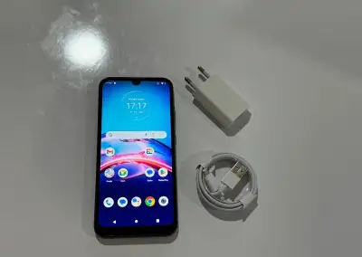 Motorola e6i 2/32GB super stav