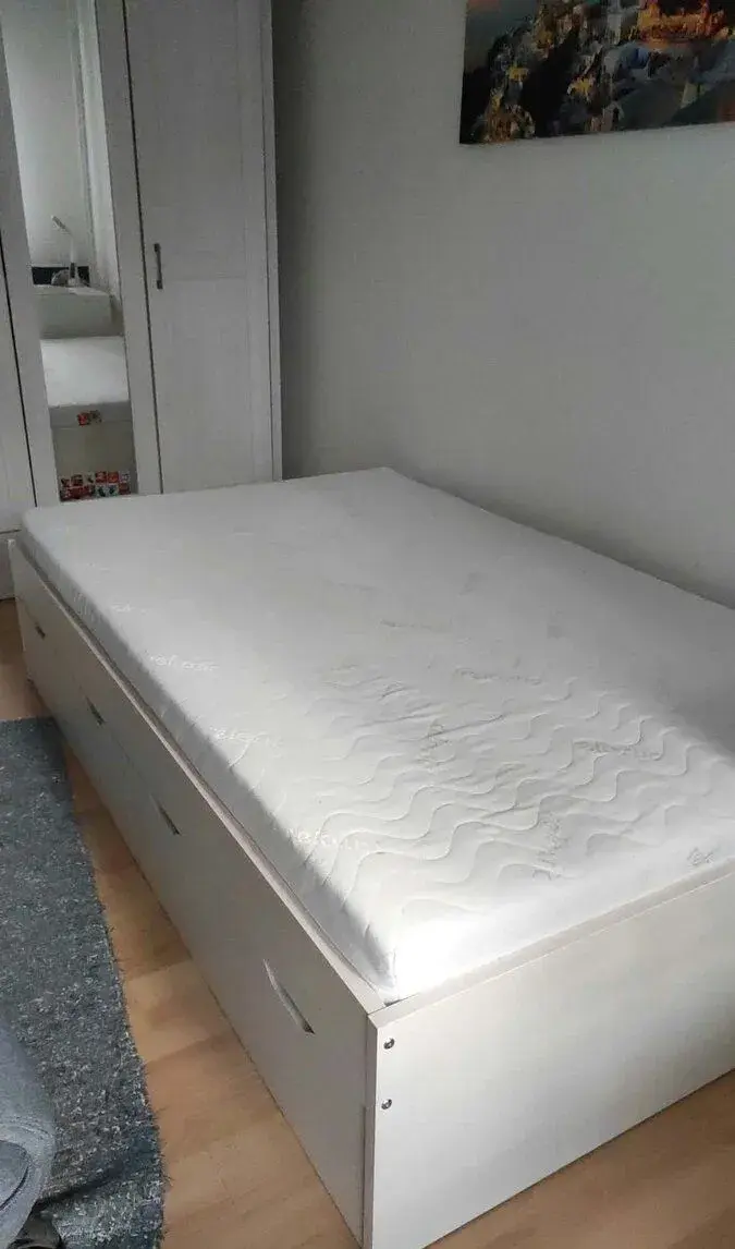 Zanovnu postel s rostom a matracom 120x200