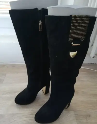 čierne semišové čižmy č.35