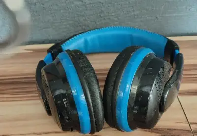 Slúchadlá bluetooth + grátis káblove.