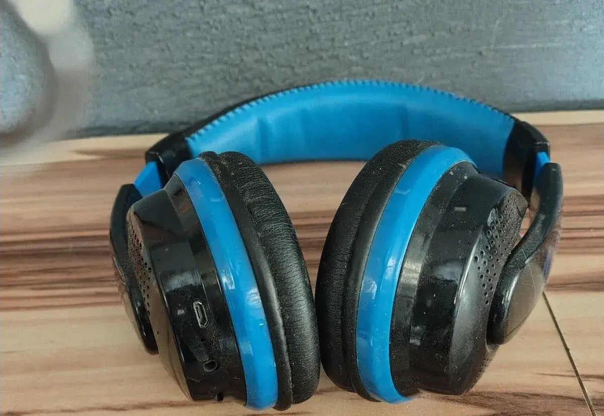 Slúchadlá bluetooth + grátis káblove.