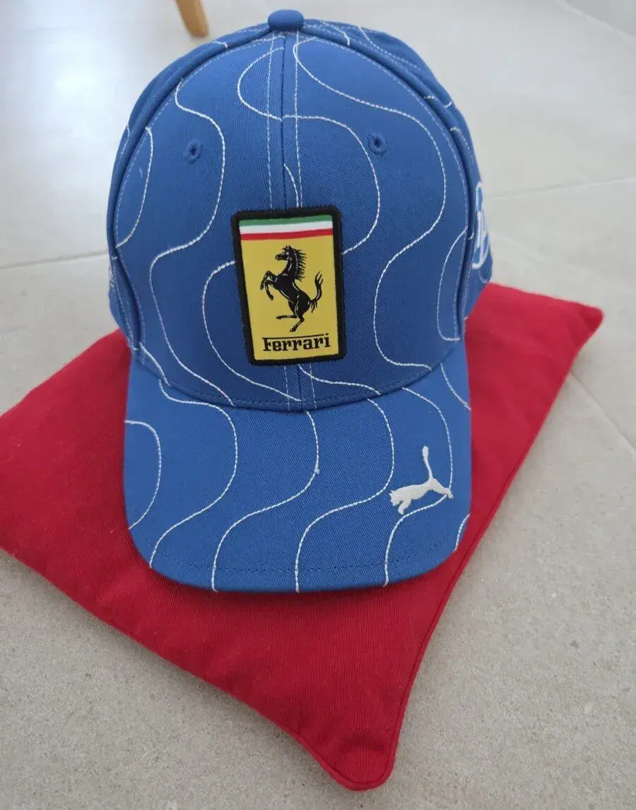 Šiltovka Ferrari