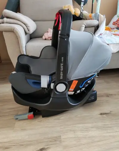 Britax romer i-size + základňa
